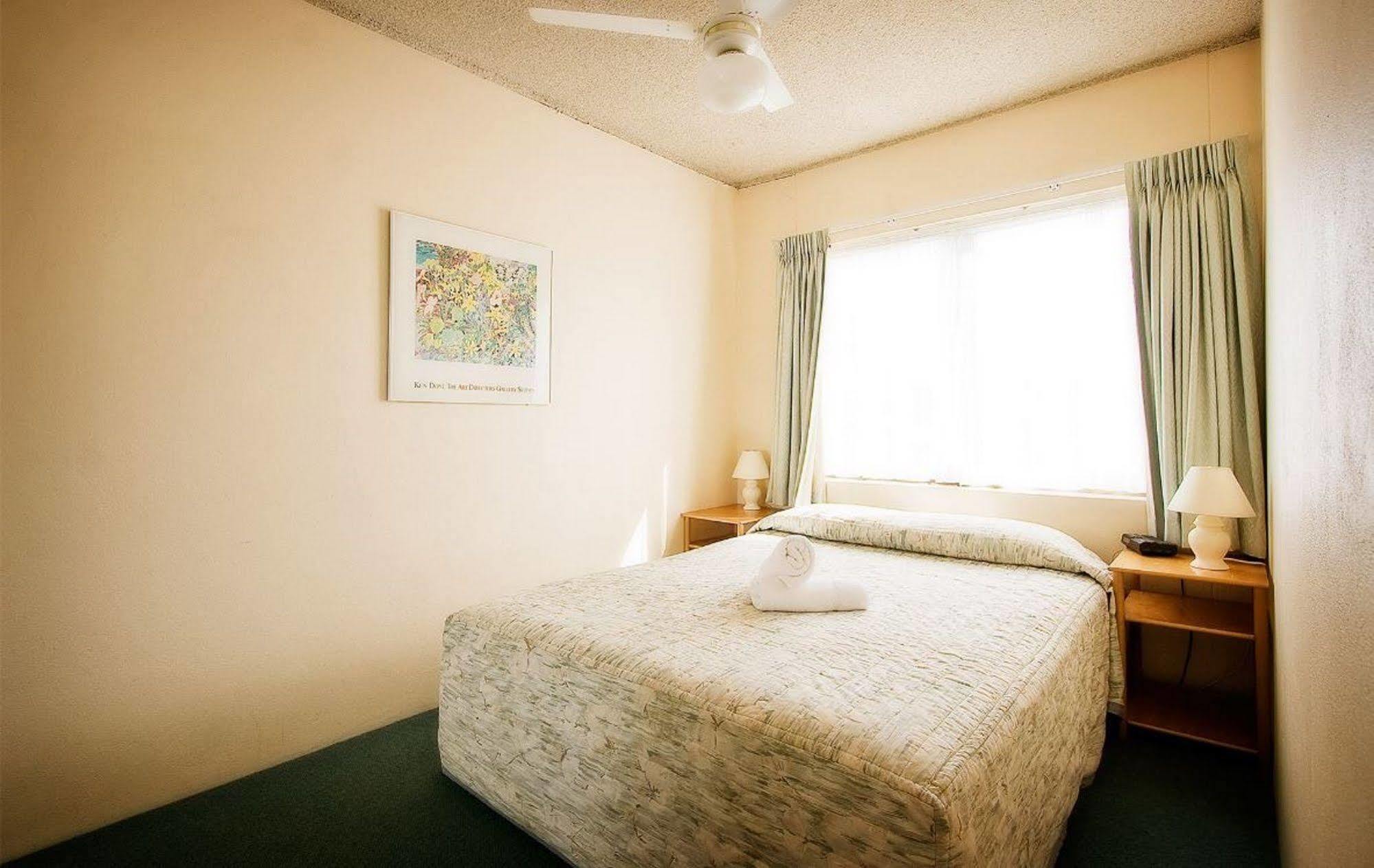 Sandcastles Holiday Apartments คอฟฟ์ฮาร์เบอร์ ภายนอก รูปภาพ
